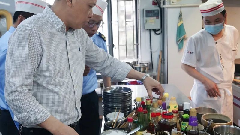 火锅底料，从原料到成品：揭秘传统做法与现代化工艺**