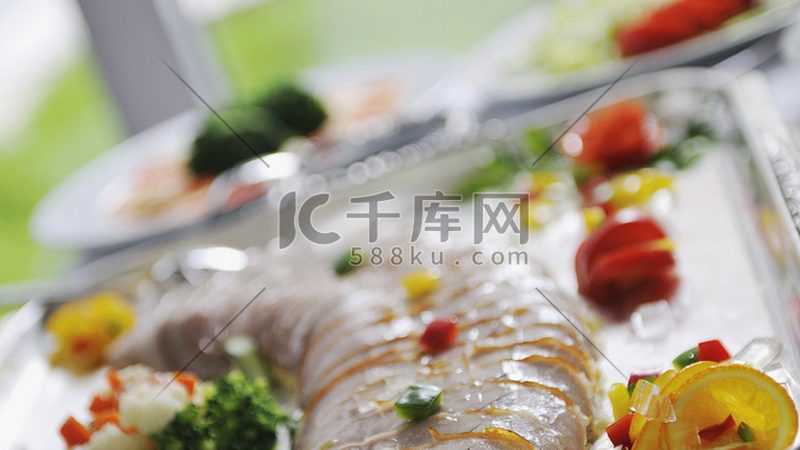 茶饮加盟与自营：两种经营模式的优劣势解析